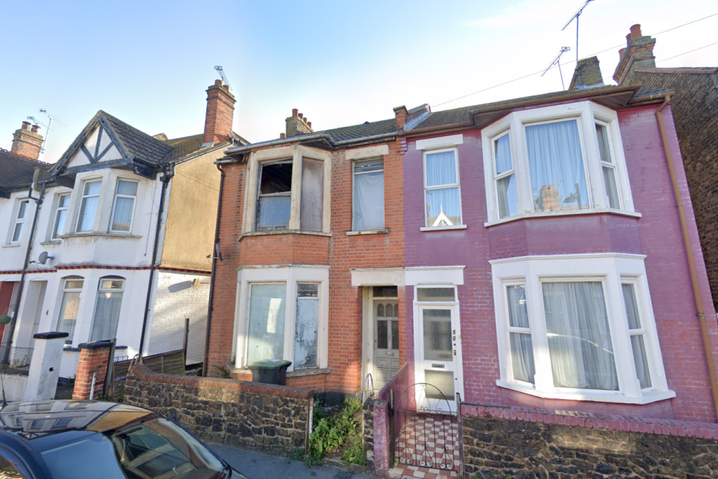 Main image of property: 48 Tintern Avenue, Westcliff-on-Sea, Southend-on-Sea, SS0 9QH
