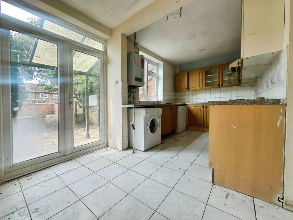 Lower Lees Road, Slough photo 5