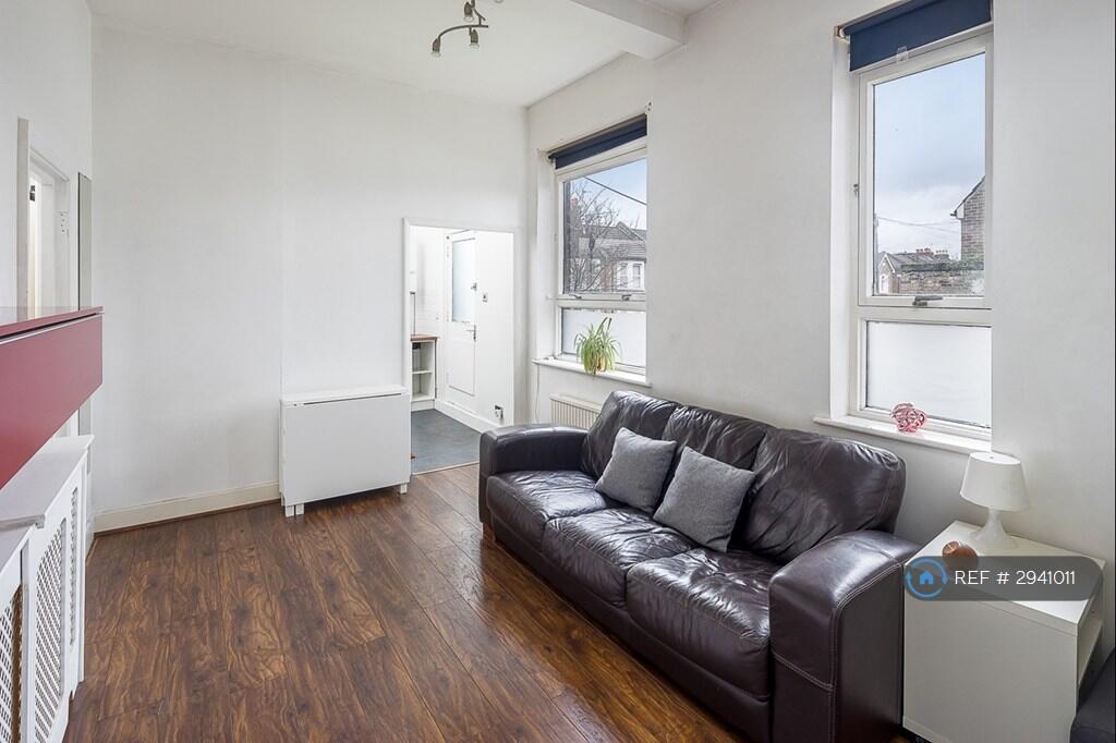 Apartment in London, Seven Sisters, West Green - View 2