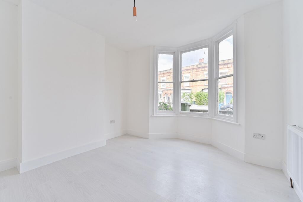 House in London - View 2