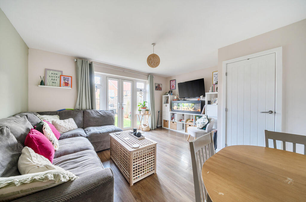 Pippin Close, Cranleigh photo 3