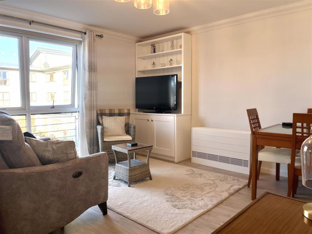 Apartment in Bristol, Port Marine - View 3
