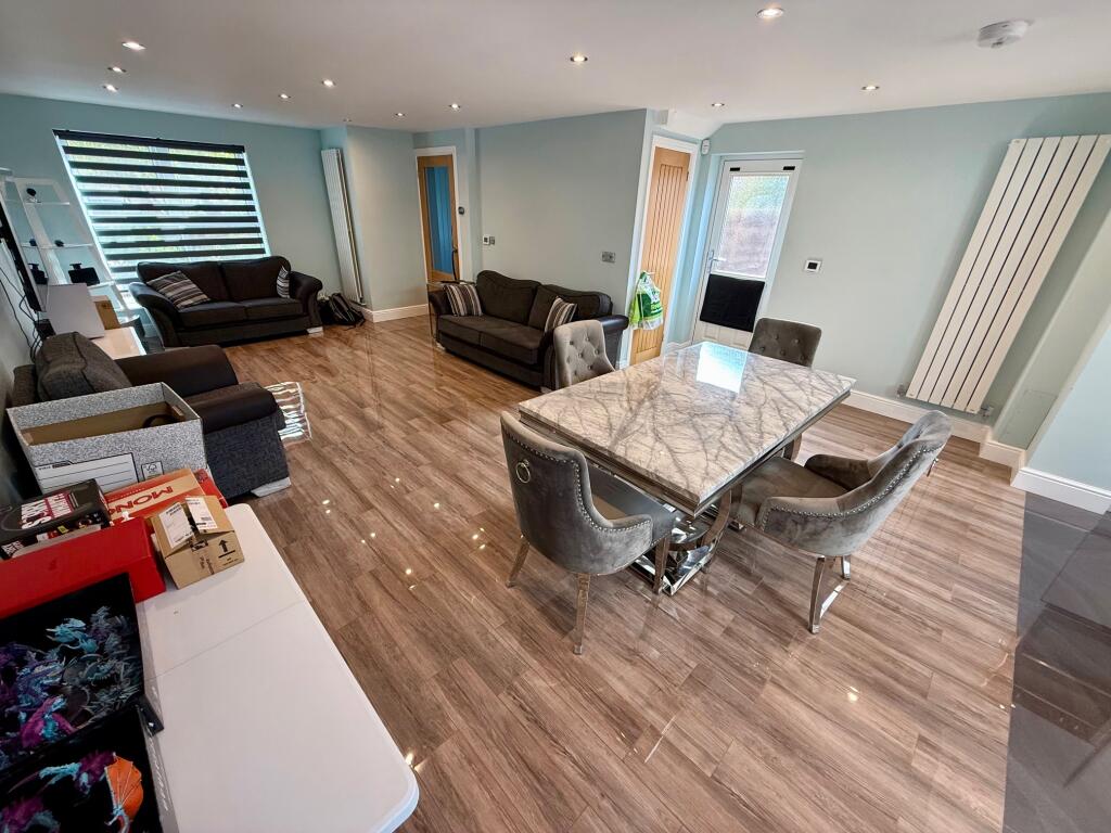 House in Luton - View 5
