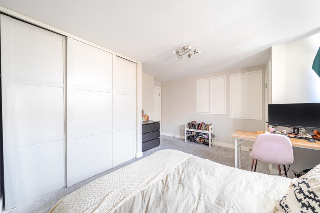 Apartment in London - More