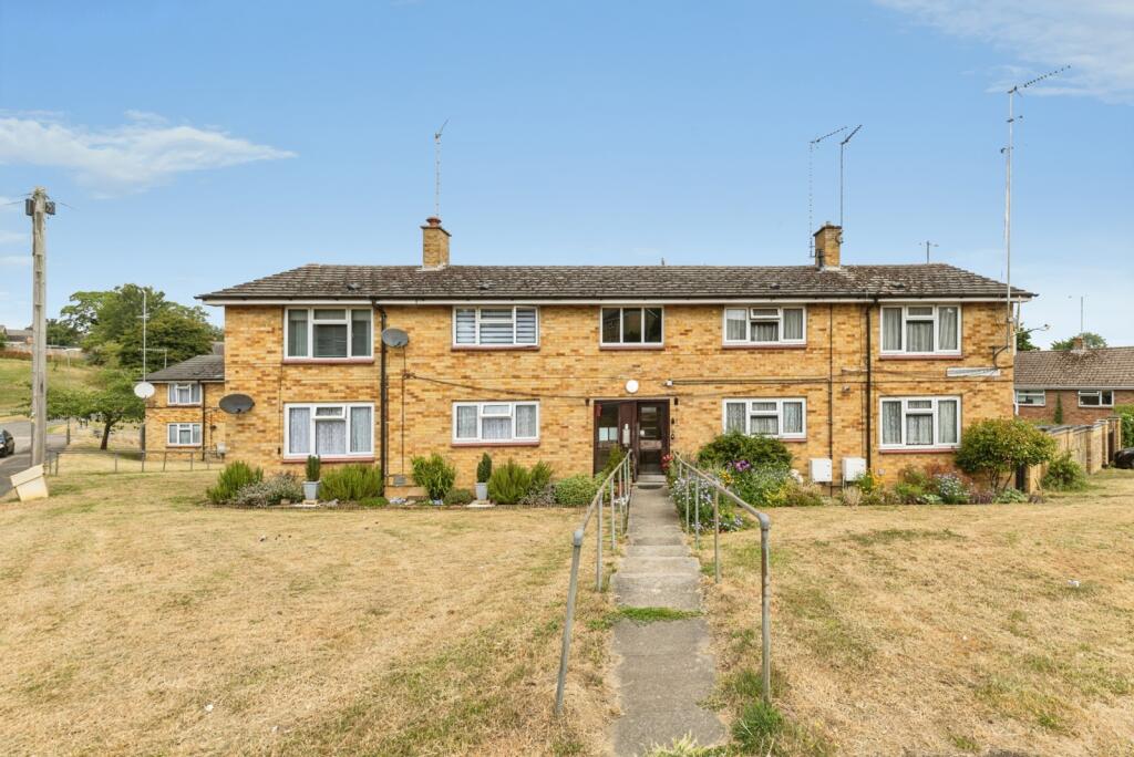 Main image of property: Stanbridge Close, Banbury, Oxfordshire, OX16