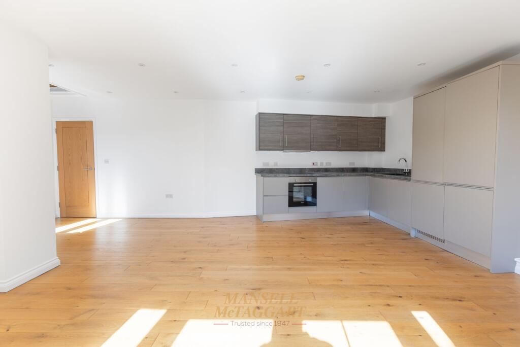Apartment in Redhill - More