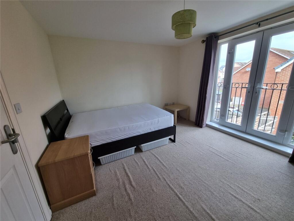 5 bedroom end of terrace house for rent