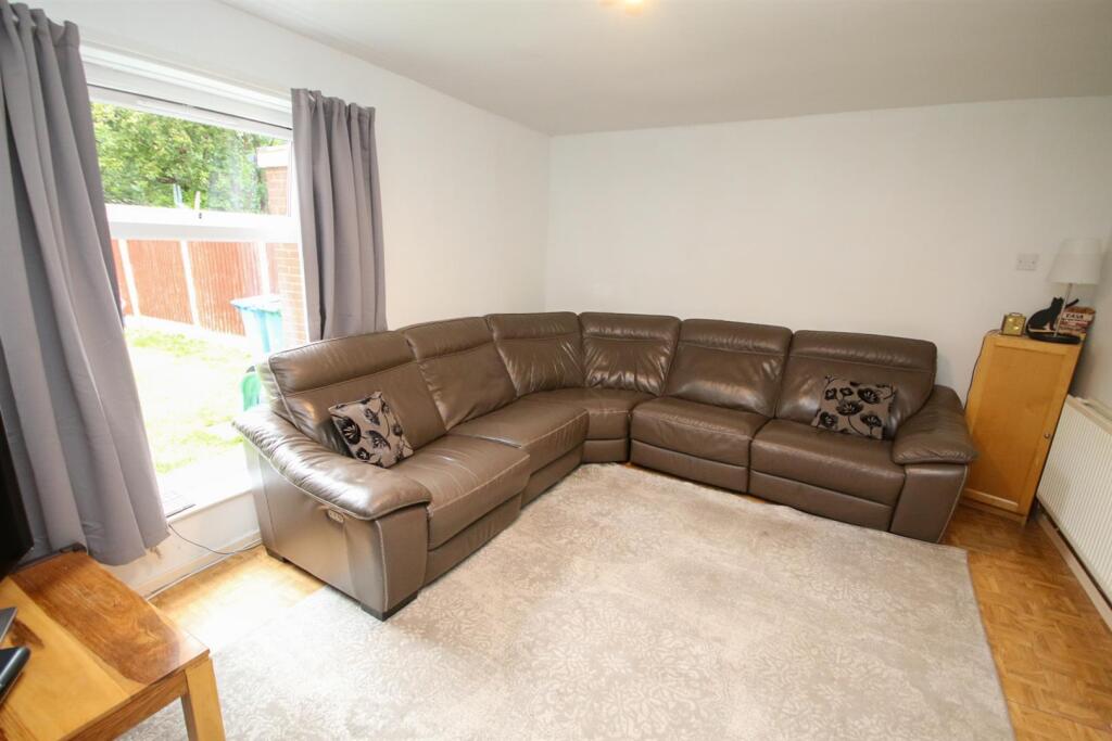 Dougall Walk, Manchester, M12 photo 3