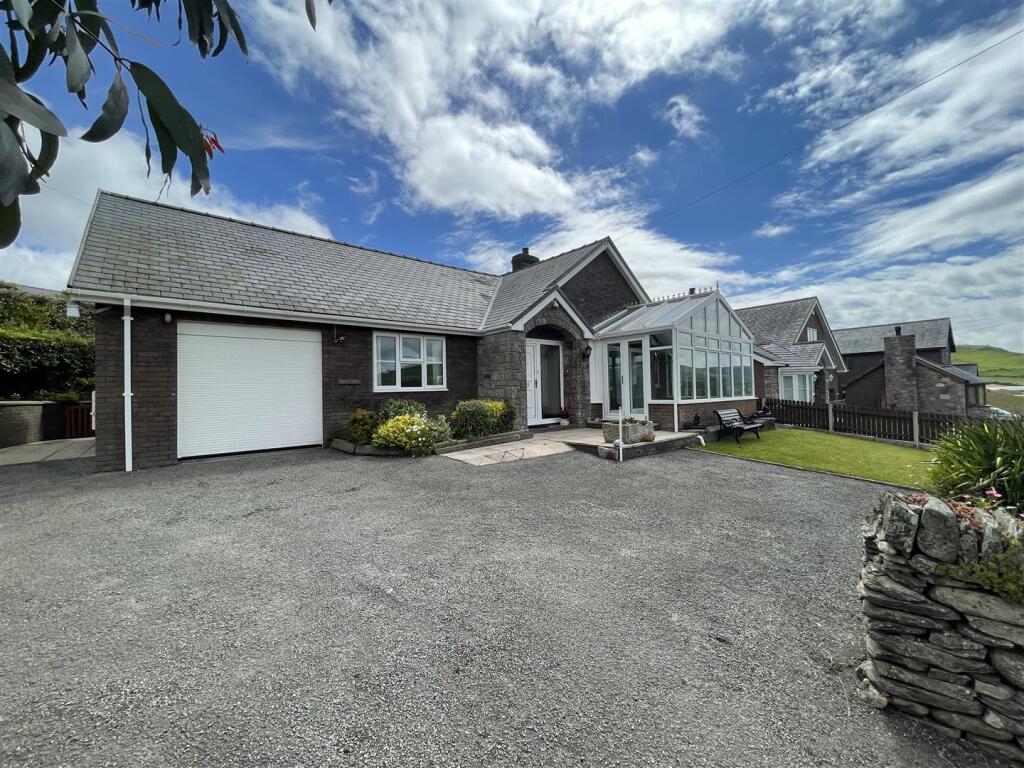 Main image of property: King Street, Cerrigydrudion, Corwen