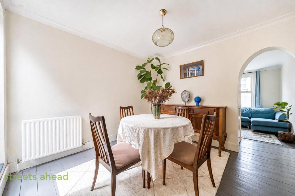 House in London, Waddon - More