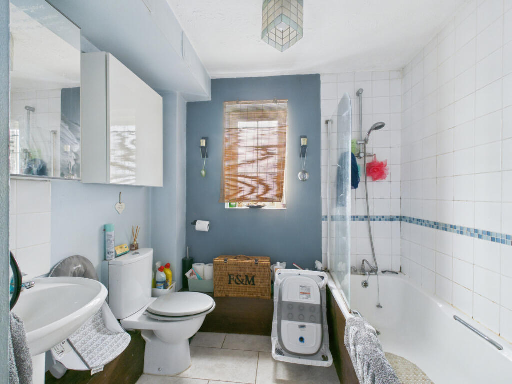 Apartment in Southampton - More
