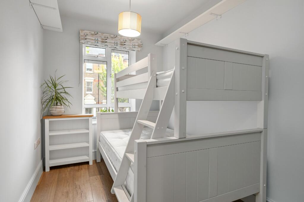 Apartment in London - View 5