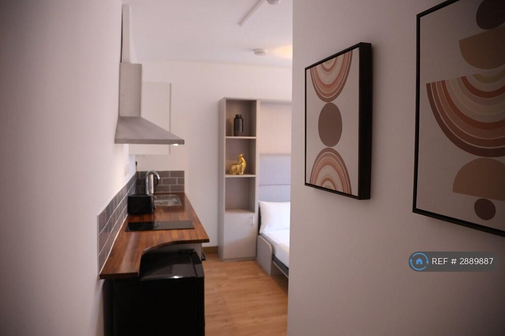 Studio flat for rent