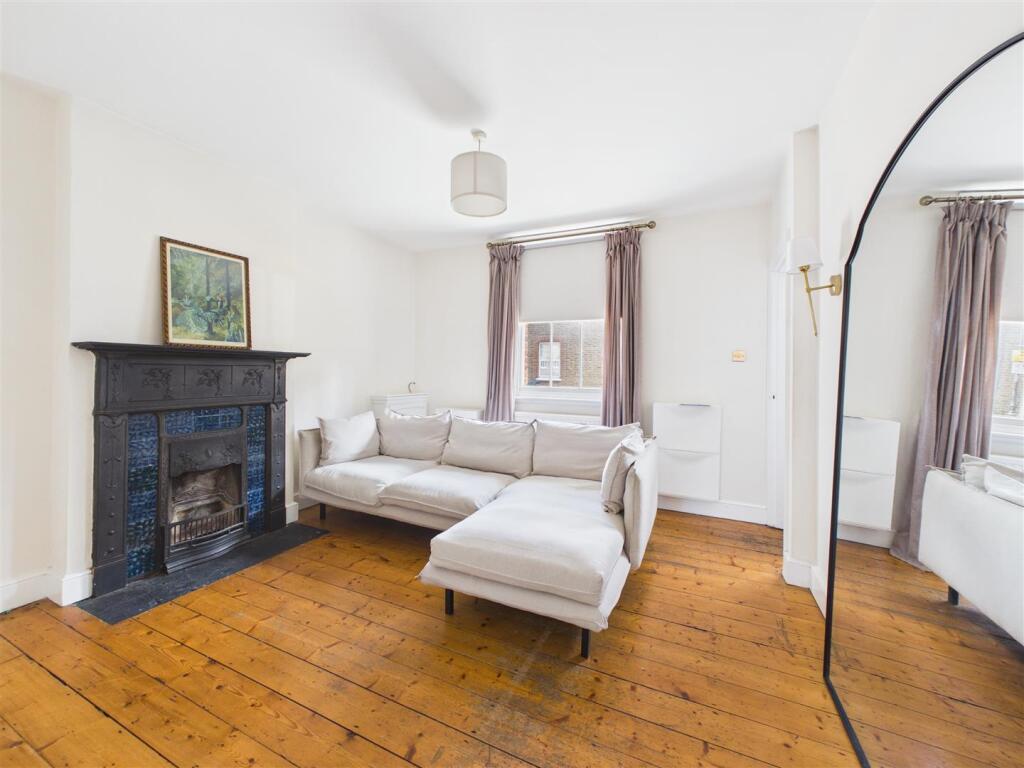 House in London - View 2