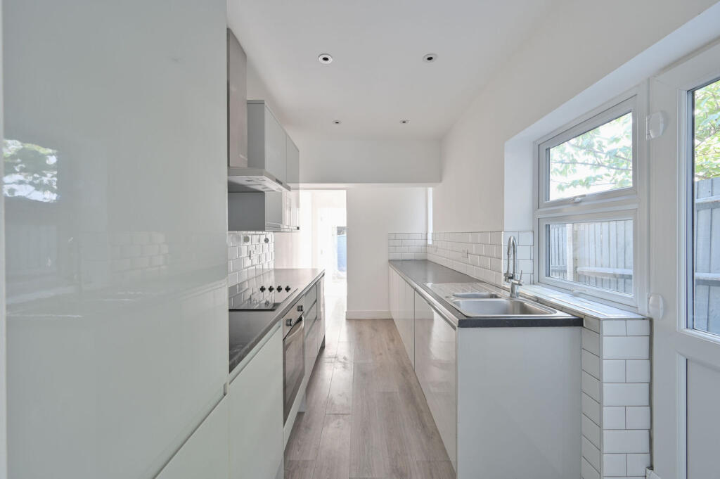 House in Watford - View 5