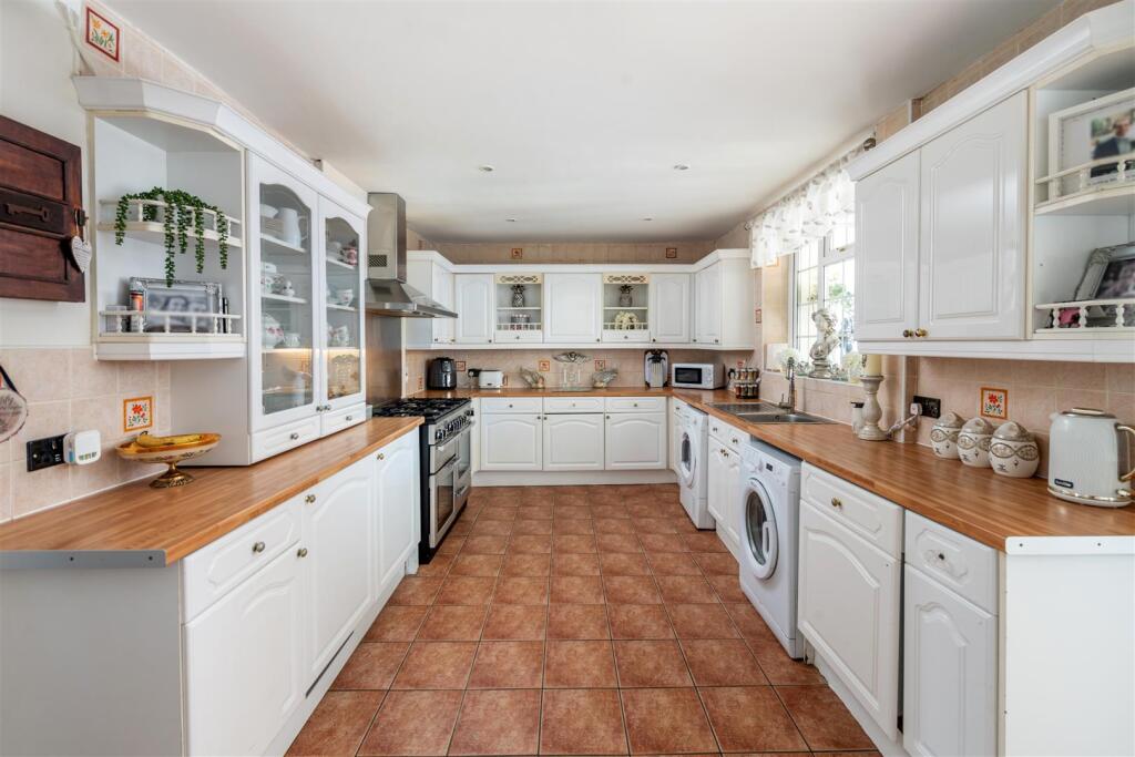House in Reigate and Banstead, Surrey - View 5