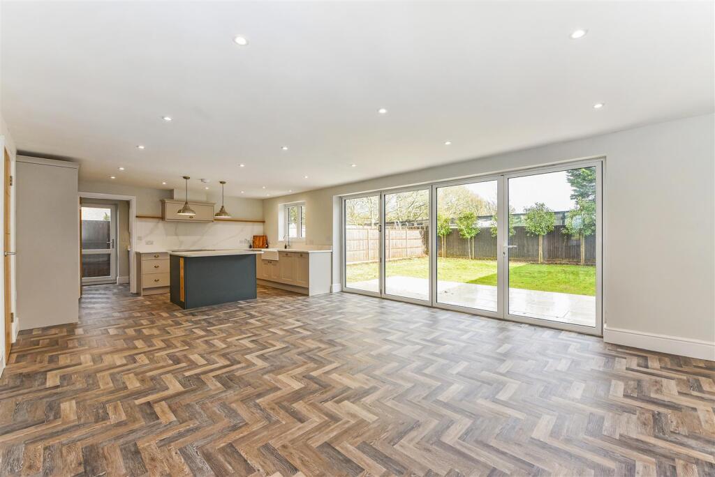 House in Winchester, Anthill Common, Denmead - More