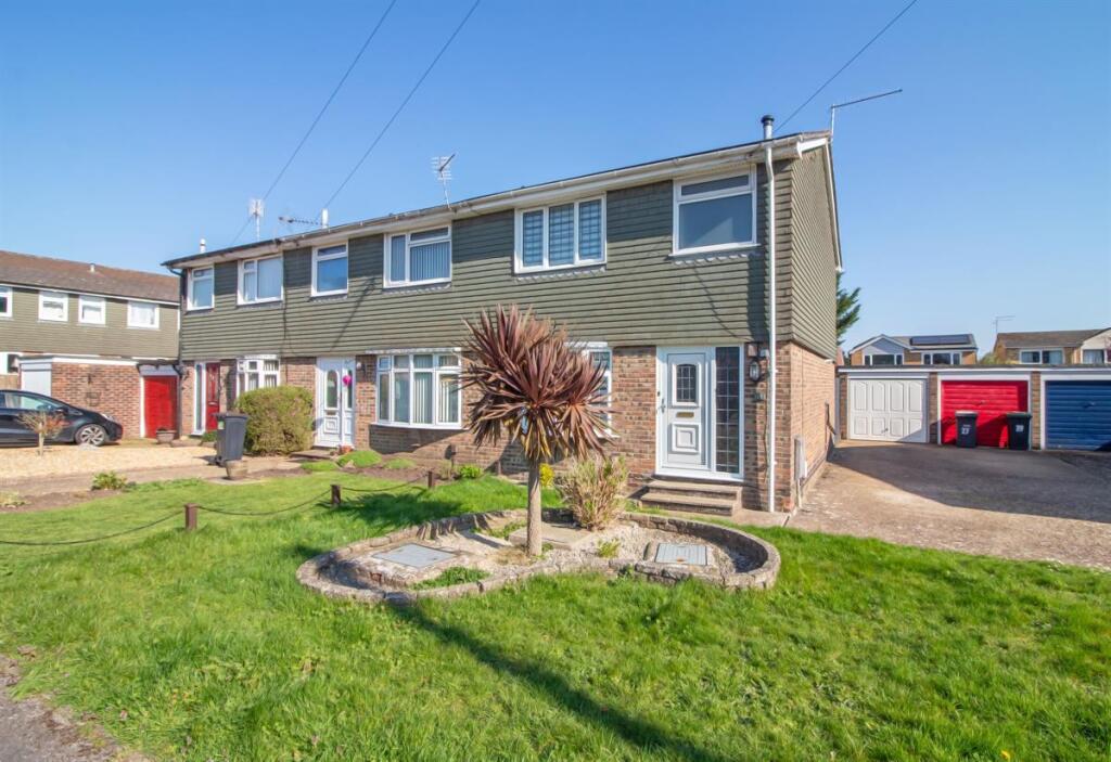 Main image of property: Granada Close, Cowplain, PO8 9AU
