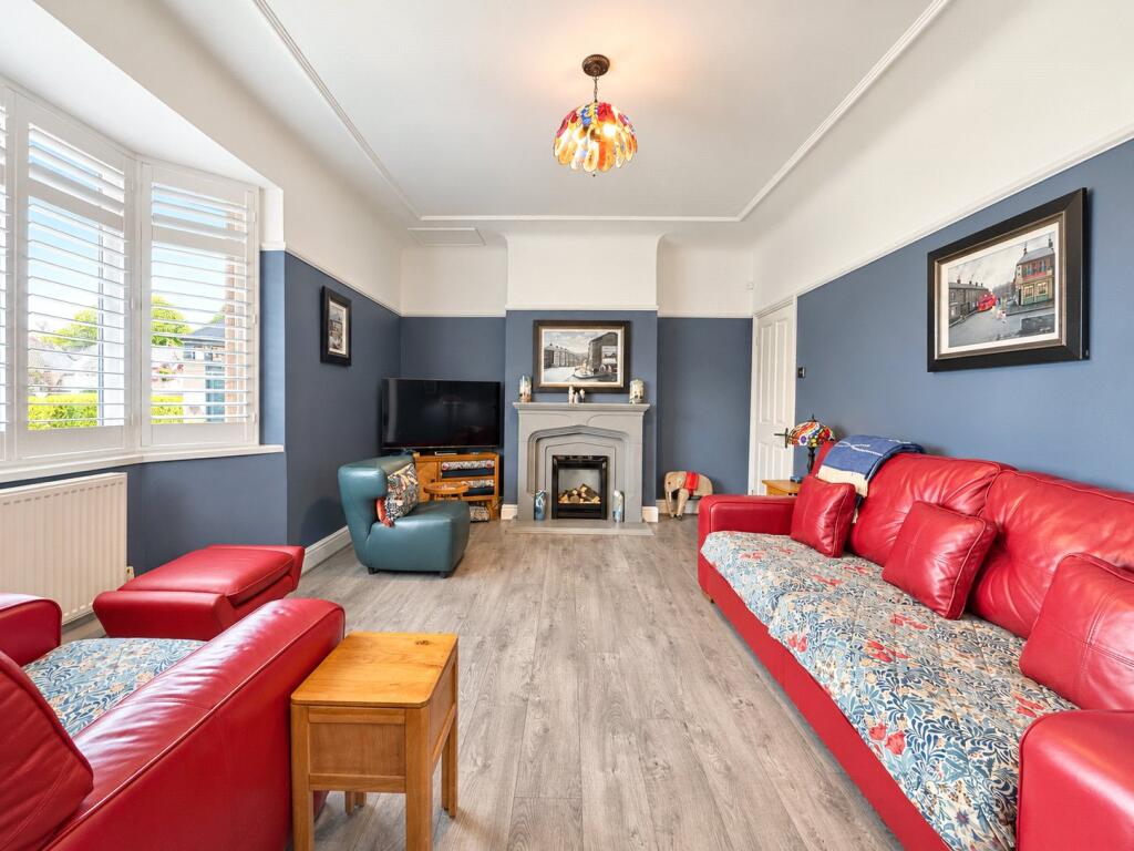 House in Moreton, Overchurch Hill - More