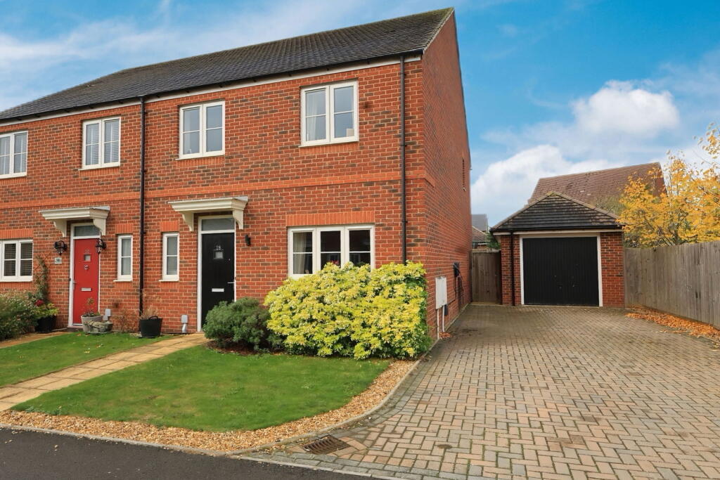 3-bed semi-detached on Woodley Drive, Bampton, OX18 2FL, £415,000