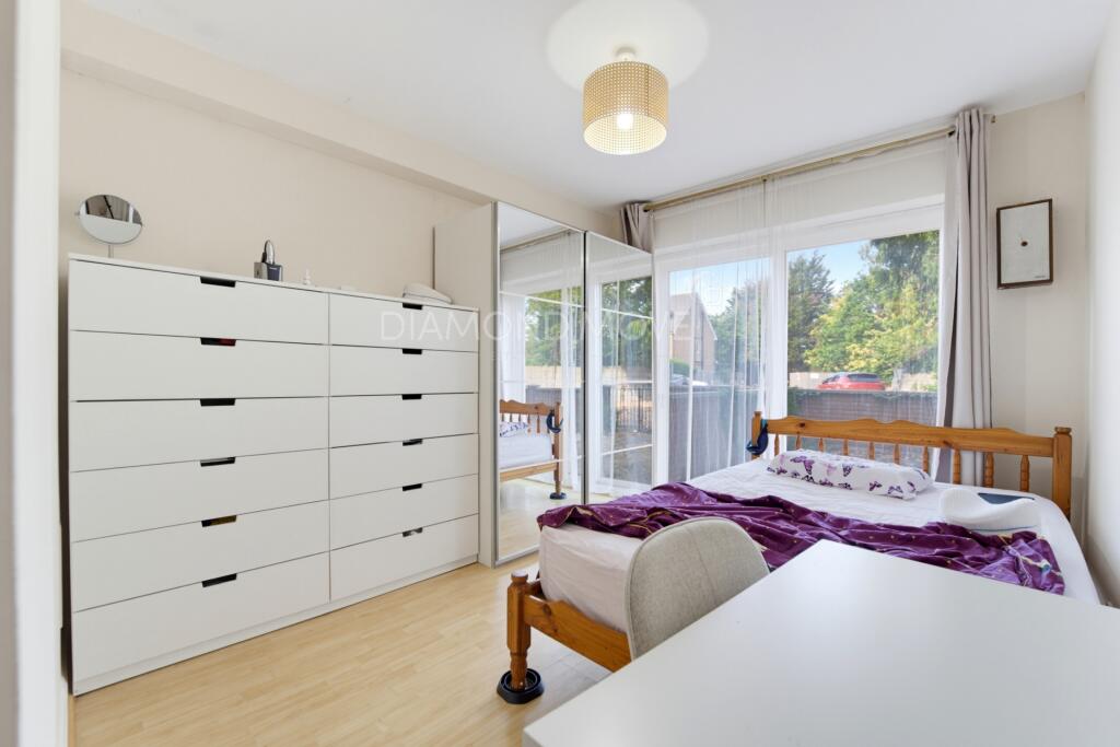 Apartment in Twickenham - View 3