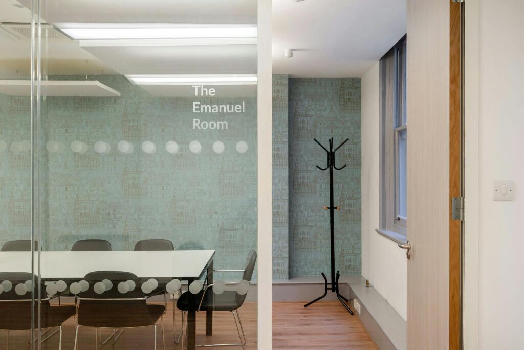 Communal Meeting Rooms