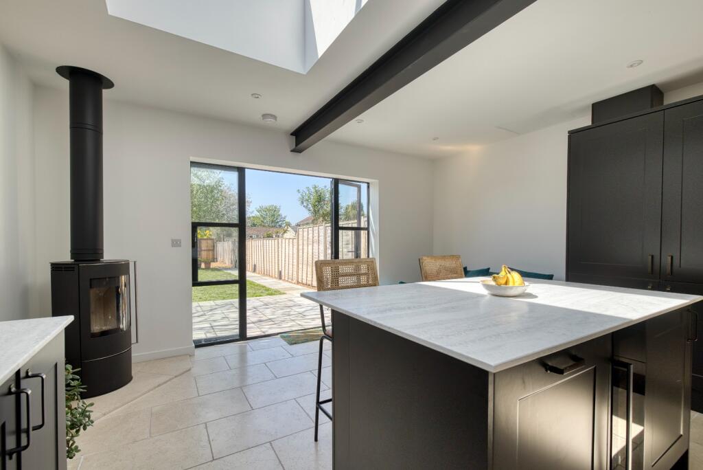 Just a minutes walk from Castle Cary High Street photo 4