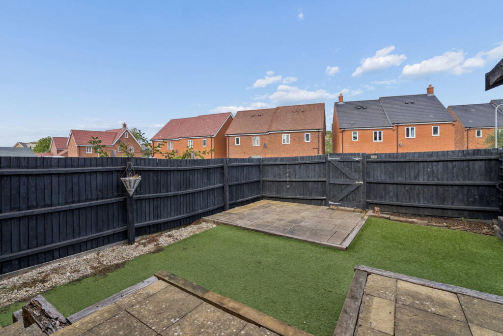 House in Pitstone, Castlemead - View 3