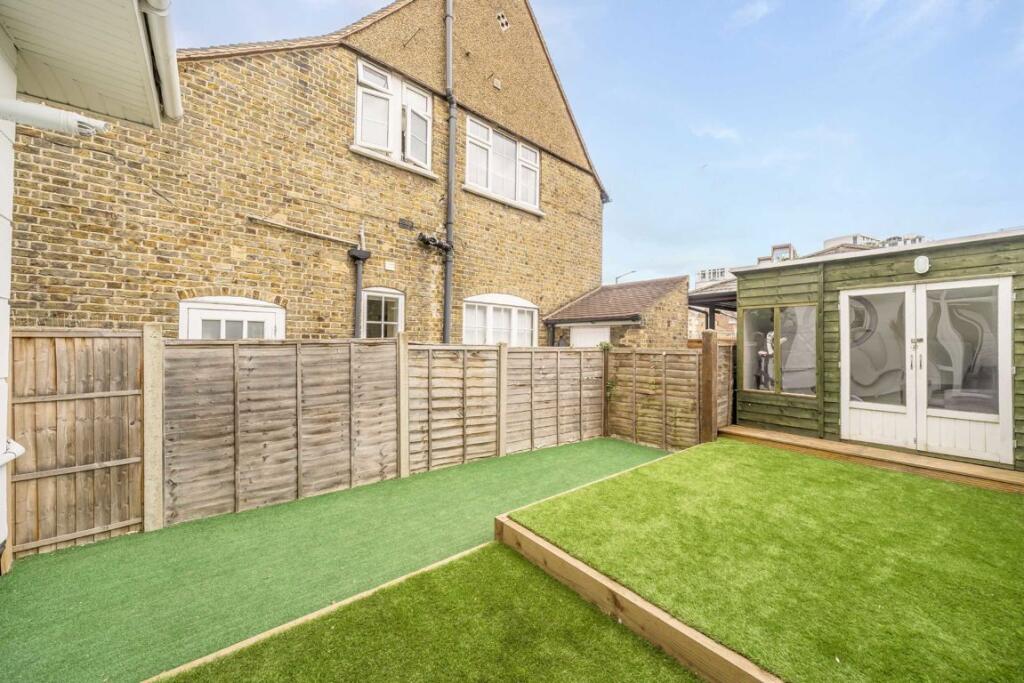 Apartment in London - More