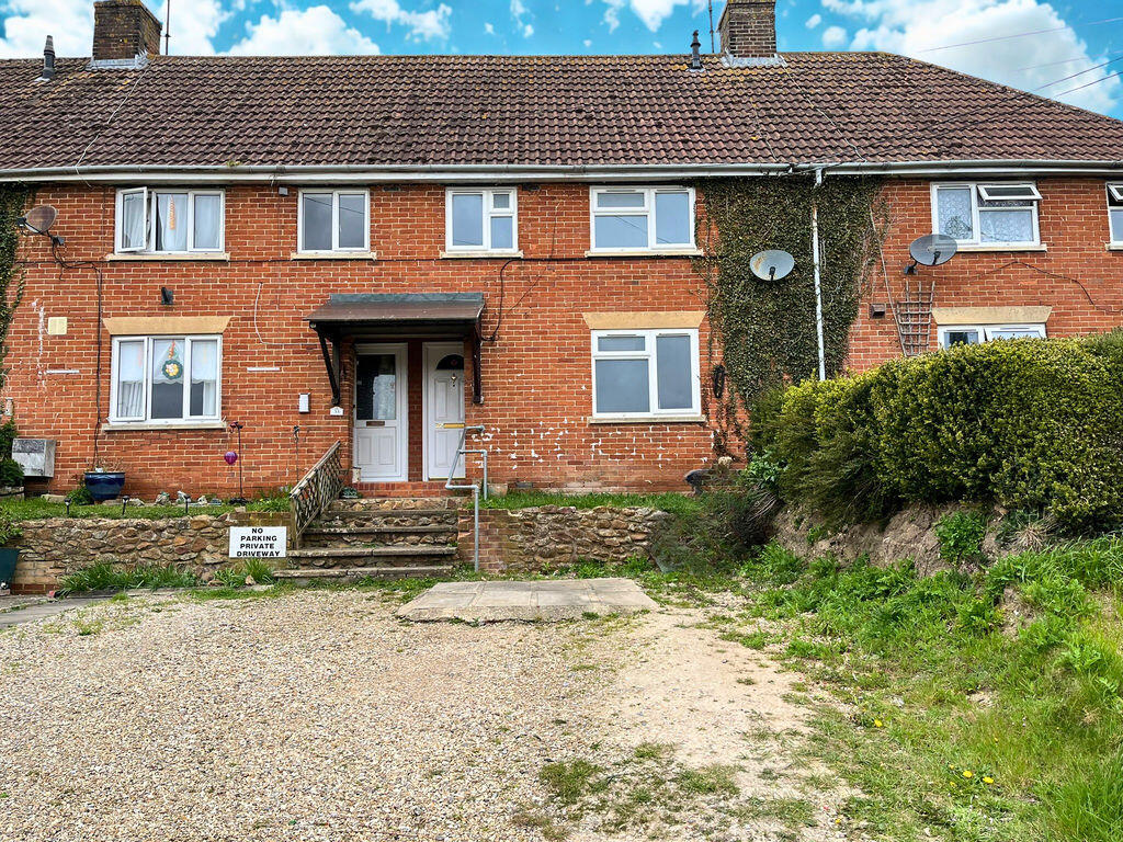 3-bed terraced on Baydon Road, Lambourn, £230,000