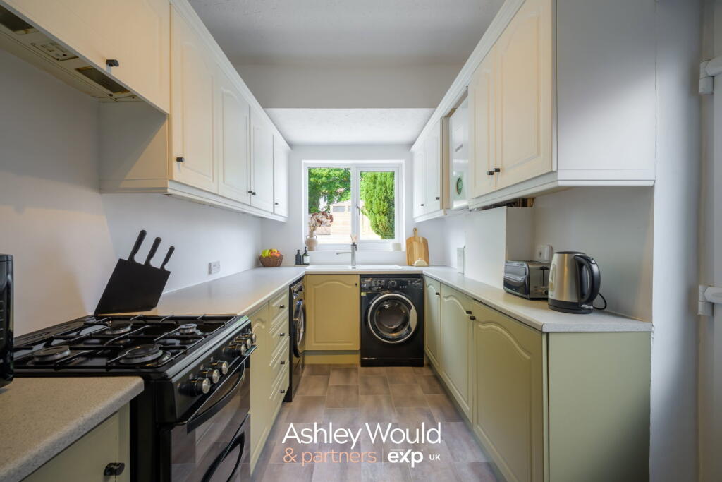 House in Birmingham, West Midlands - More