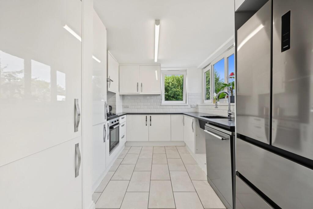Main image of property: Hedingham Close, London, N1