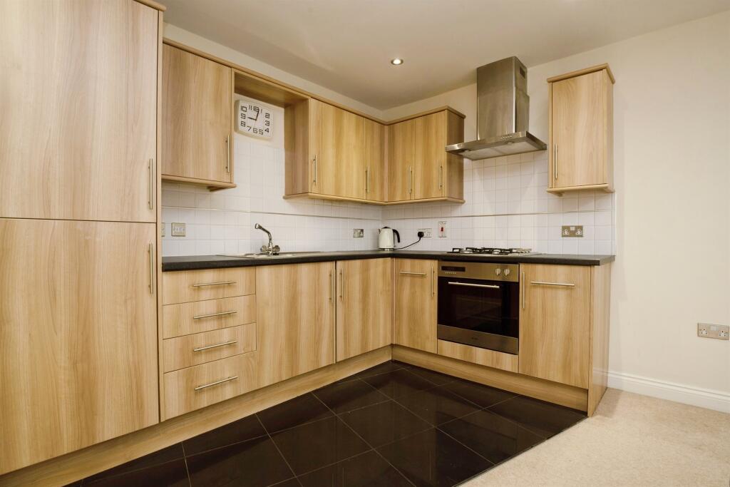 Apartment in Cardiff, Heath - View 4