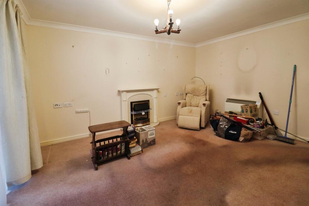 Apartment in Cardiff, Llandaff - More