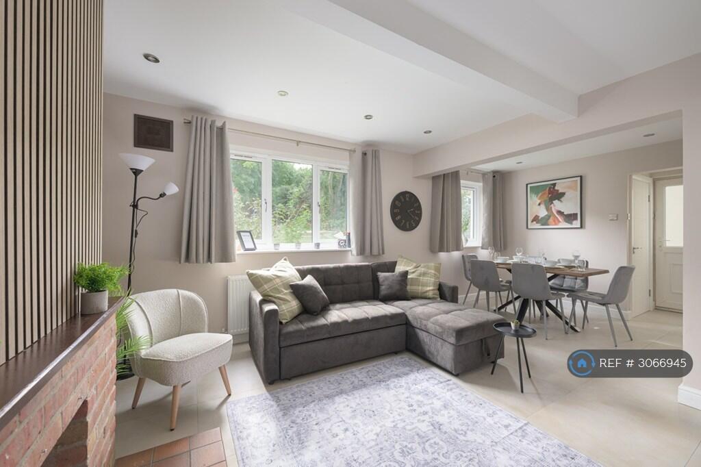 House in Hemel Hempstead - More