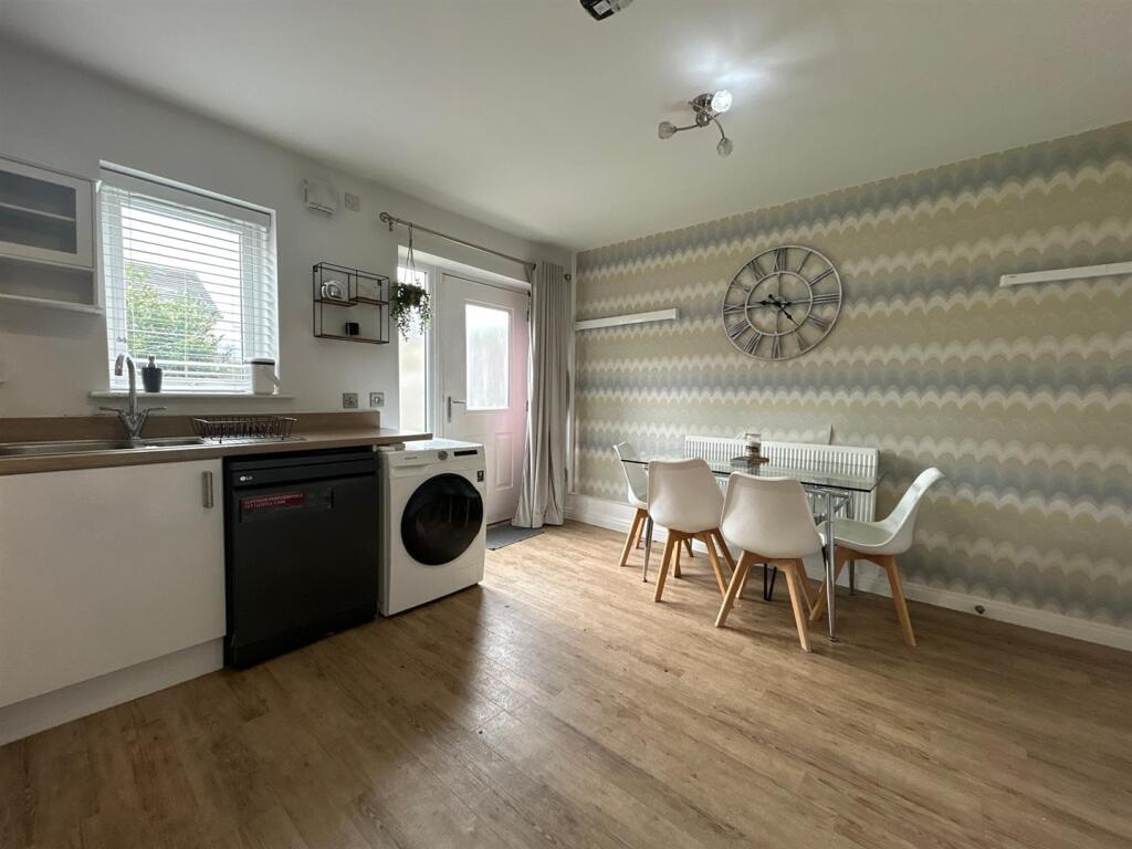 Cornfield Drive, Manchester photo 5