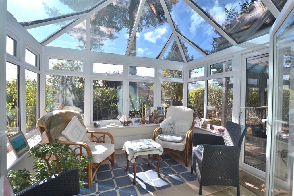 House in Hart, Fleet - View 5