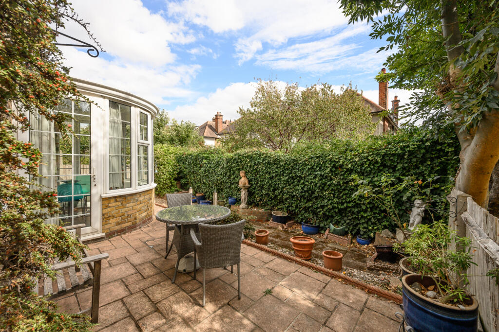 Apartment in London - View 3