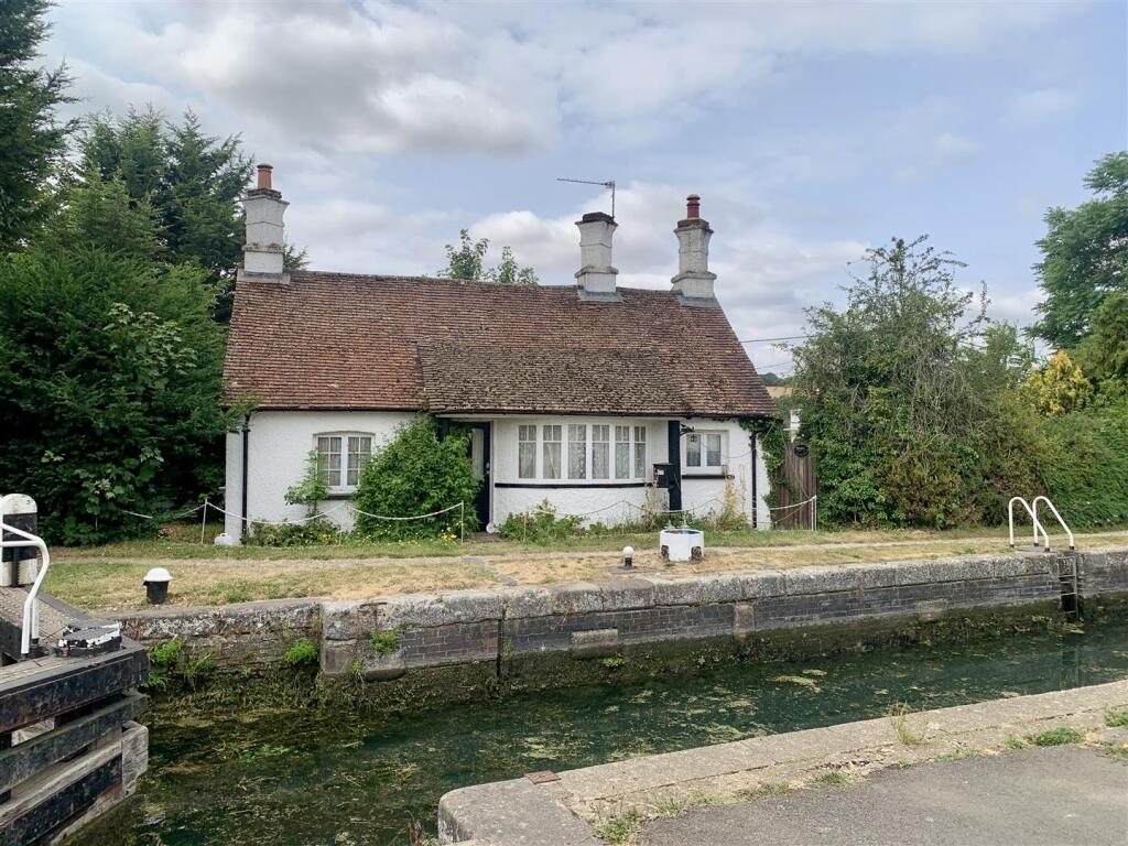 Main image of property: Cow Roast, Tring