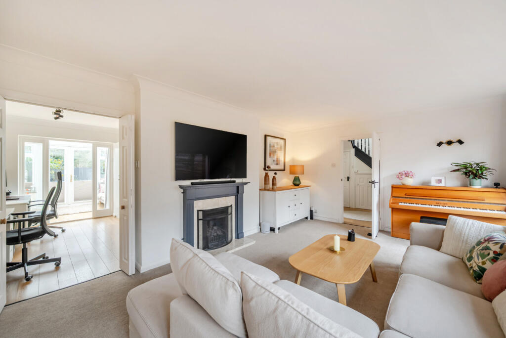 House in Woking, West Byfleet - View 4