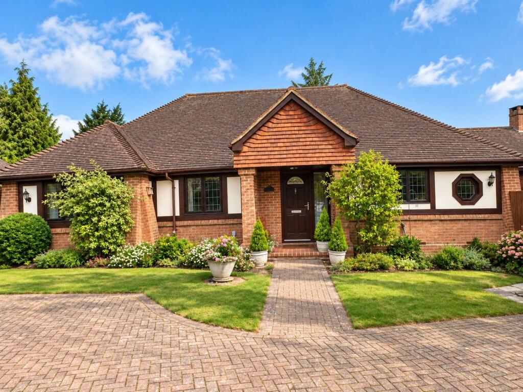 Main image of property: Lower Road, Bookham, Leatherhead, KT23 4DU