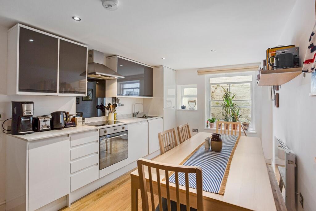 Montpellier Drive, Cheltenham, GL50 photo 2