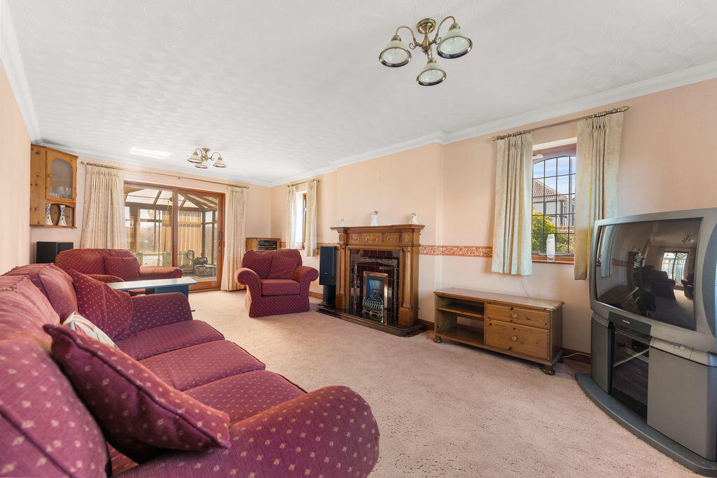 Louth Road, Holton-Le-Clay photo 4