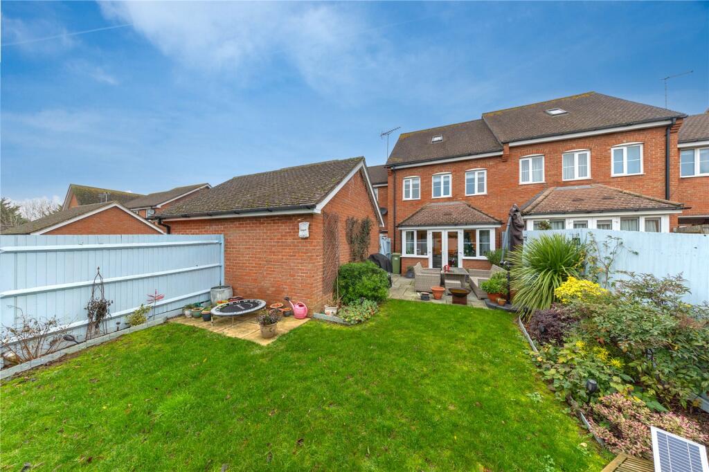 Hopton Grove, Newport Pagnell, Buckinghamshire, MK16 photo 4