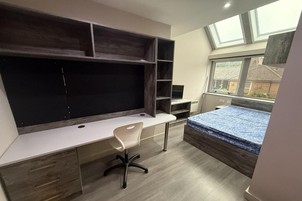 Main image of property: Studio 4, St Giles House, RG1