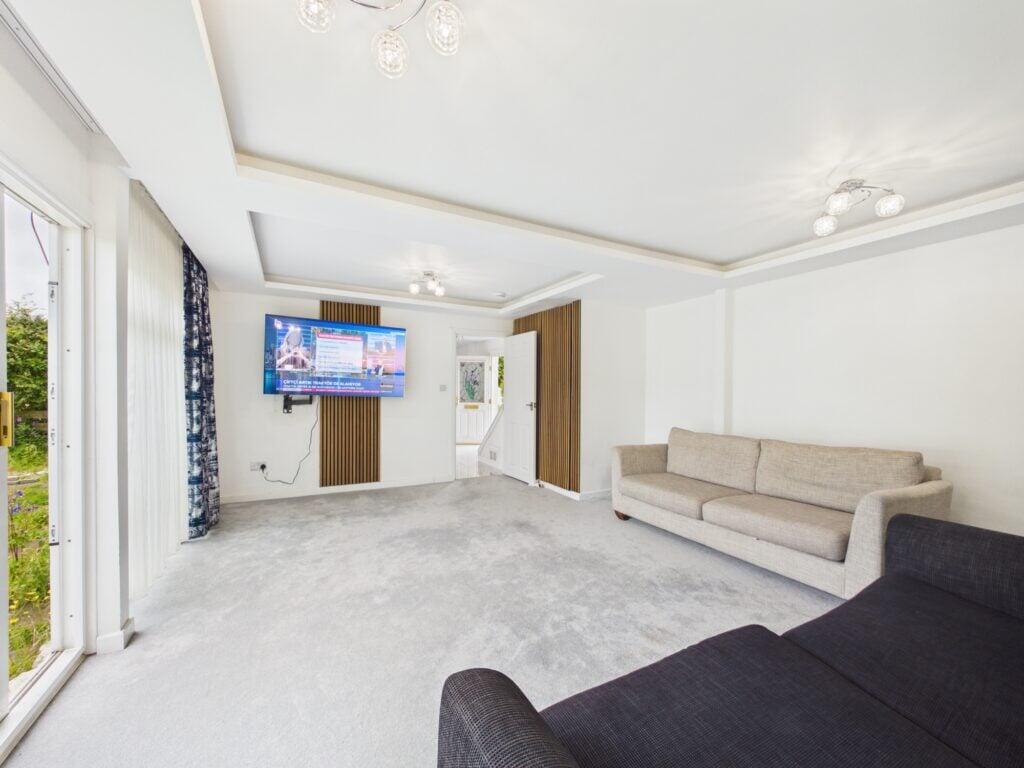 6 Carlyle Court, Livingston, EH54 5NN photo 2