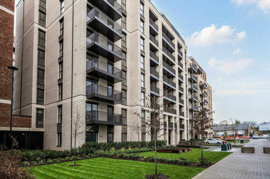Main image of property: 2 Bed, Ground Floor, Riley House, London, SW4