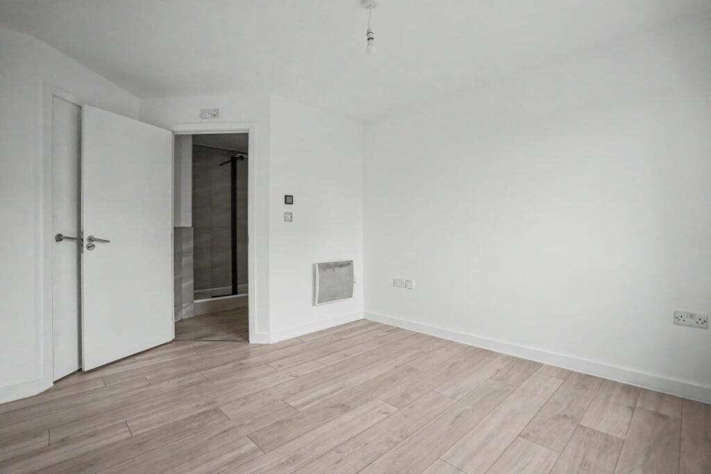 Apartment in Slough - View 5