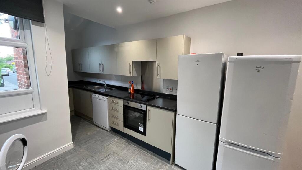 6 bedroom house for rent