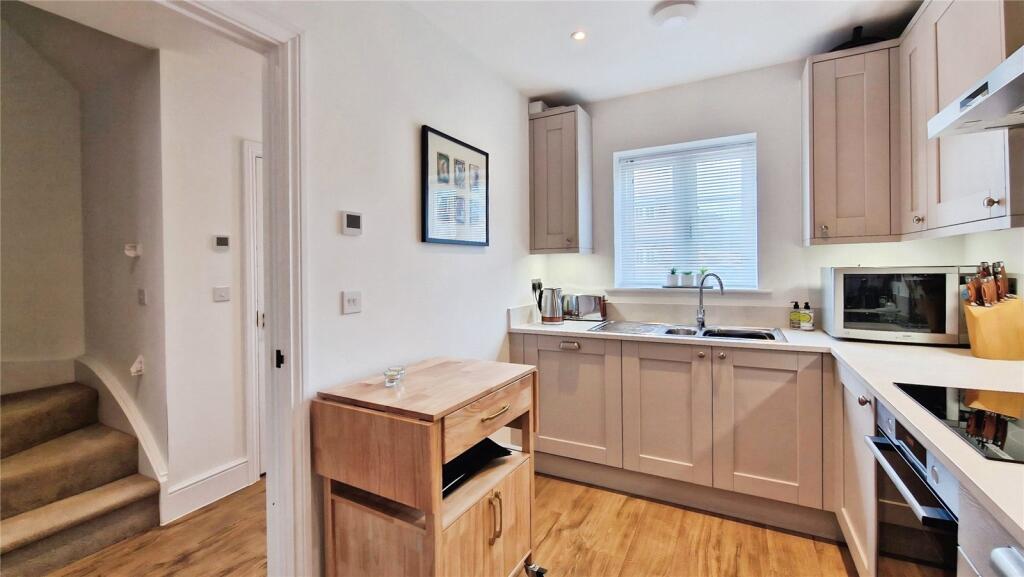 House in Binfield, Bracknell Forest - View 5